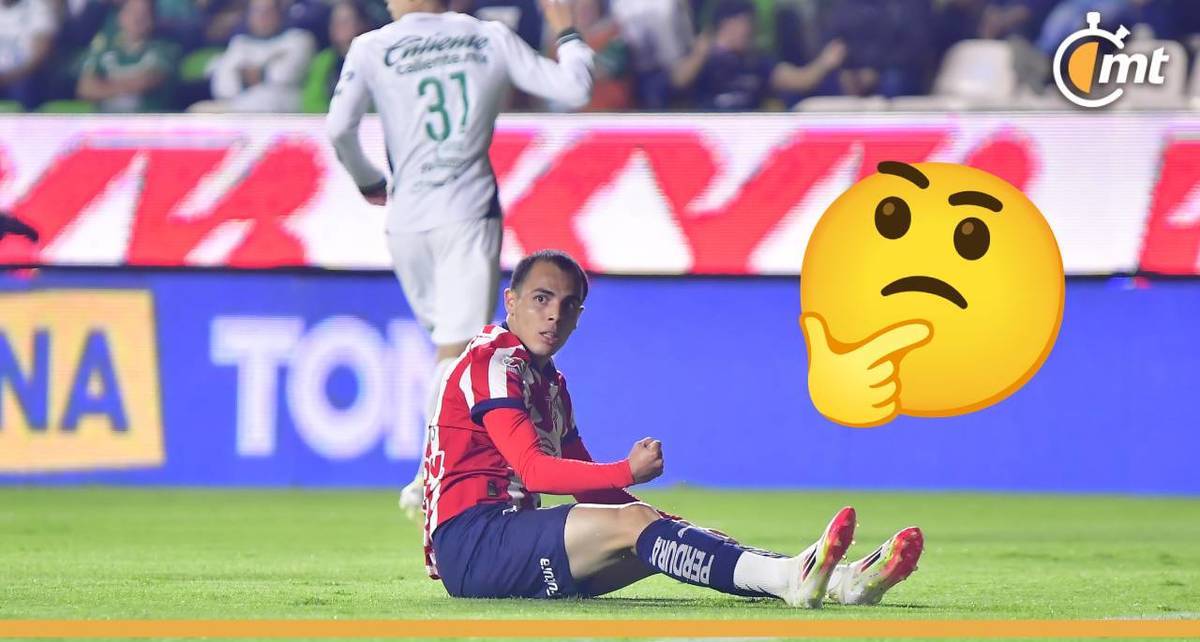 Hugo Camberos por poco provoca un penal ante León (Imago7)