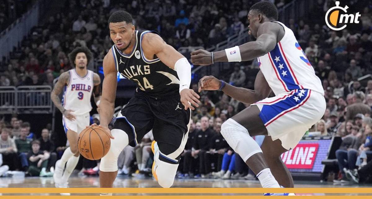 Antetokounmpo conduce el balón ante los 76ers (Reuters)