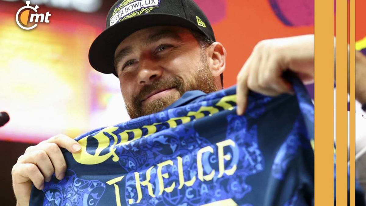 Travis Kelce muestra su playera del América (@NFLmx)