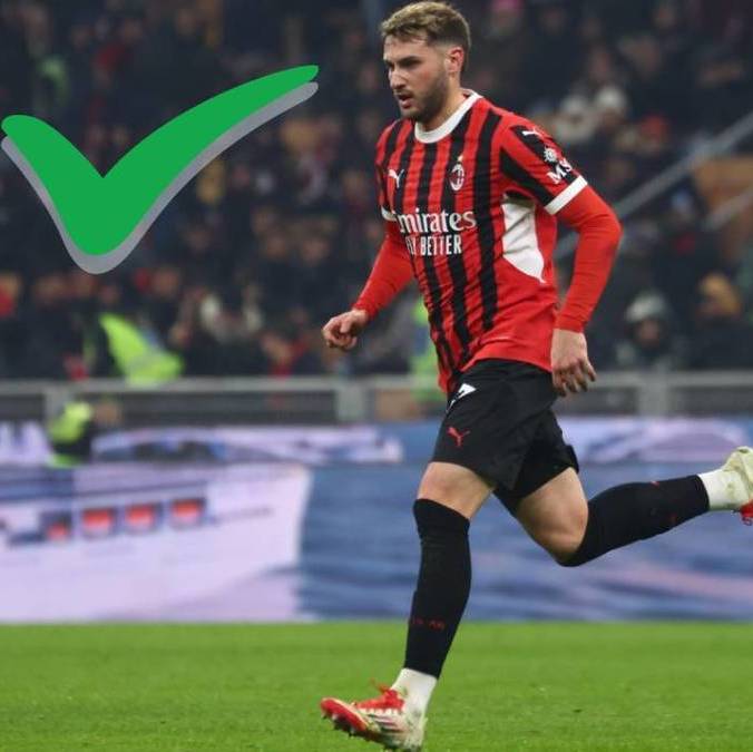 Santiago Gimenez entra al campo de San Siro (@acmilan)