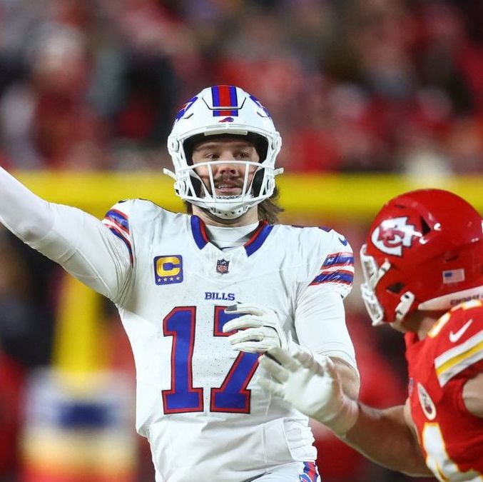 Josh Allen no pudo superar la Final de Conferencia ante Chiefs, pero recibió el MVP de la temporada (Reuters)
