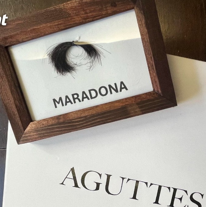 Subastan mechón de cabello de Diego Armando Maradona (Foto: EFE)