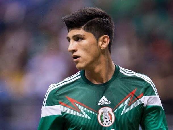 Alan Pulido, en un juego con el Tri previo al Mundial de Brasil 2014 (Captura)