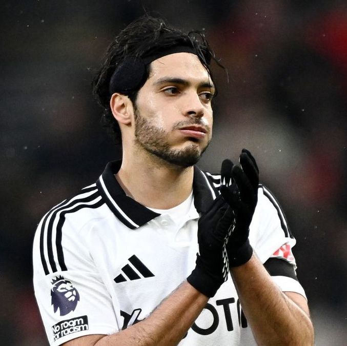 Raúl Jiménez sumó una participaión más en gol en la temporada con el Fulham (Reuters)