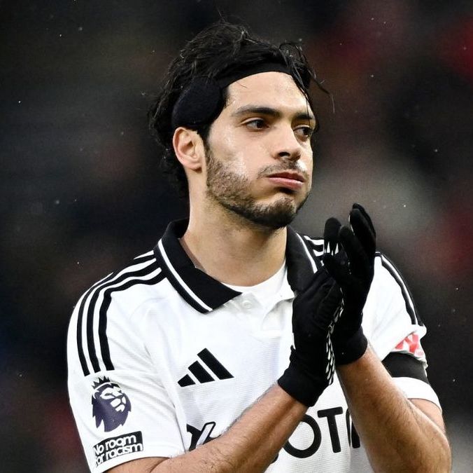 Raúl Jiménez sumó una participaión más en gol en la temporada con el Fulham (Reuters)