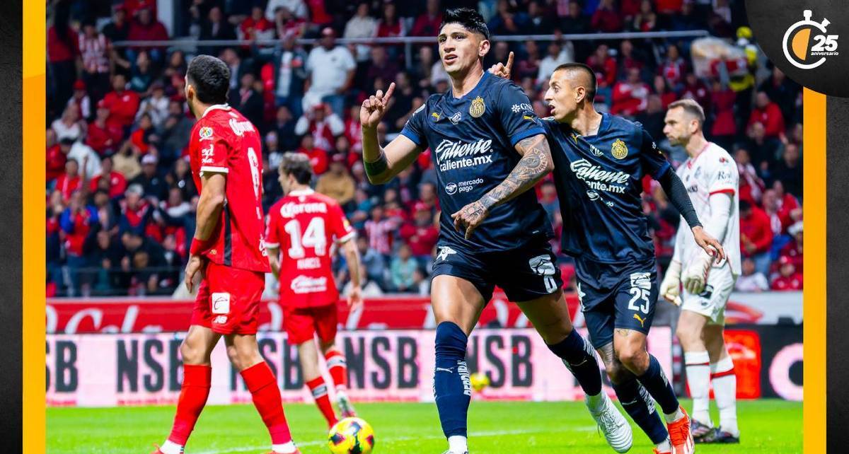 Alan Pulido tras ser notificado de que su gol era anulado (Imago7)