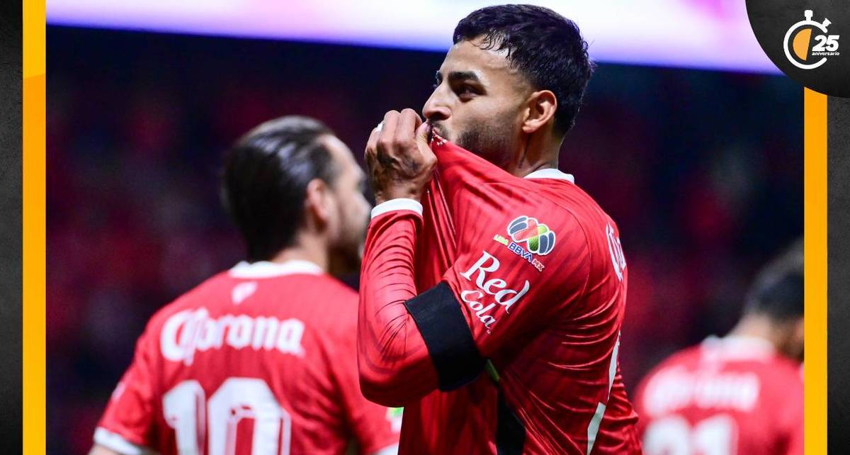 Alexis Vega y su festejo ante las Chivas (Imago7)