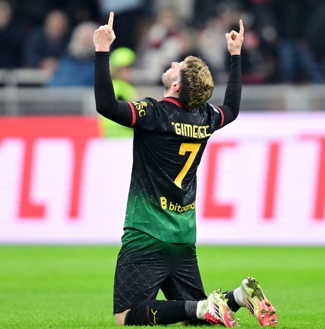 Santiago Gimenez anota su primer gol en San Siro ante el Helas Veronna. Foto: Reuters