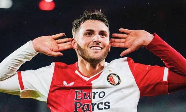 Giménez festeja con Feyenoord (AFP)