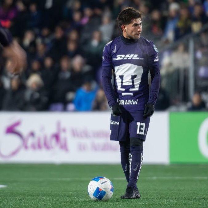 Pablo Monroy con el tercer jersey de Pumas de la temporada 2024/2025 en el duelo de Concachampions ante Cavalry (Mexsport)