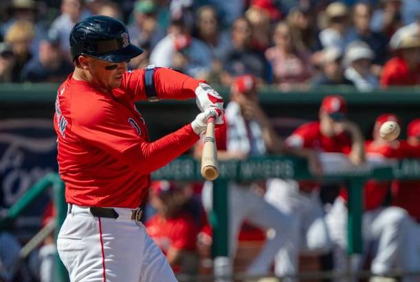 Alex Bregman impacta la bola con su nuevo equipo (Reuters)