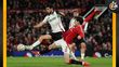 Raúl Jiménez marcando su penal en la tanda ante Manchester United por FA Cup (Reuters)