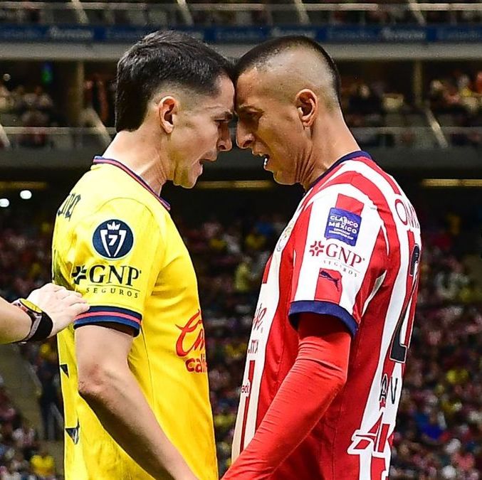 Álvaro Fidalgo y Roberto Alvarado en el encuentro de Concachampions del miércoles pasado (Mexsport)