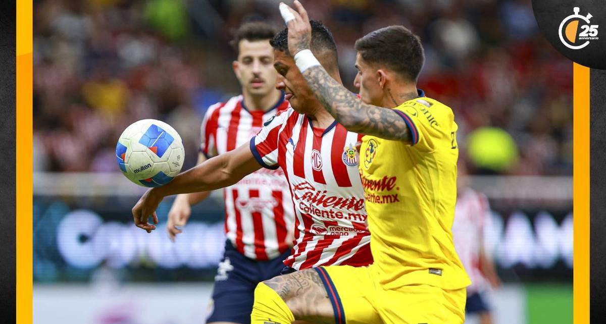 Luis Romo toca el balón con el brazo (Mexsport)