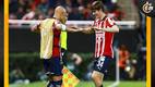 Chicharito y la Hormiga González celebran un gol de Chivas (Mexsport)