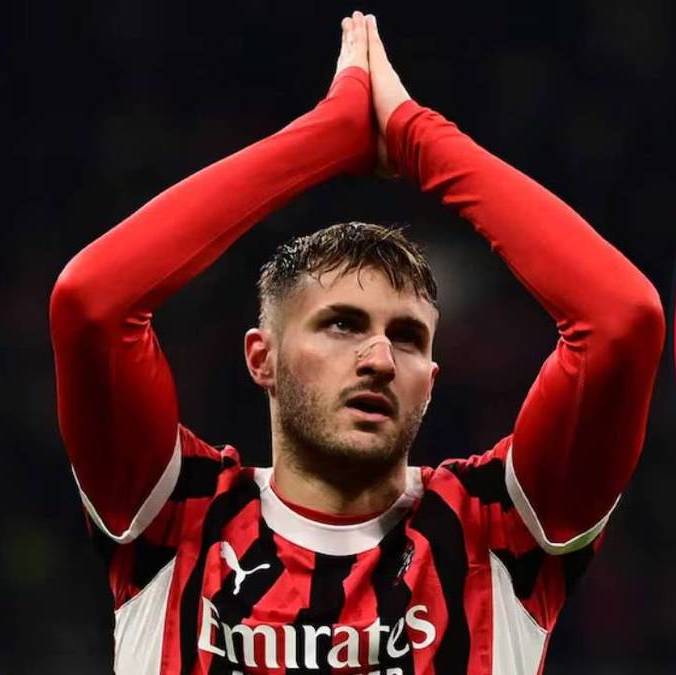 Santi Gimenez no ha anotado en los últimos juegos del Milan (AFP)