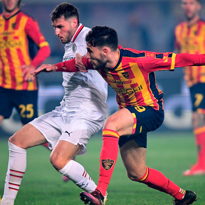 Santiago Gimenez hizo gol, pero se lo anularon. (Foto: Reuters)