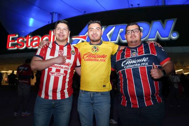 Aficionados de Chivas y América en el Clásico Nacional (Imago7)