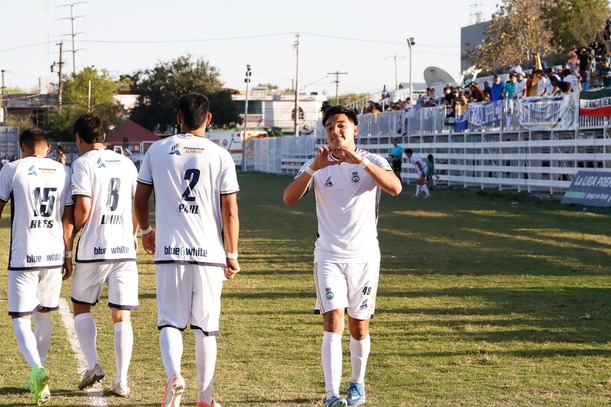 Apodaca lidera la liga con cuatro triunfos consecutivos tras polémica