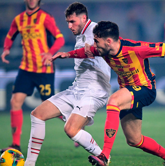 Santiago Gimenez hizo gol, pero se lo anularon. (Foto: Reuters)