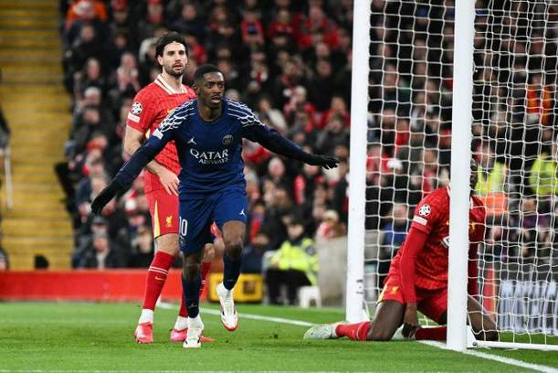 Dembelé empató el global para PSG en Anfield (AFP)
