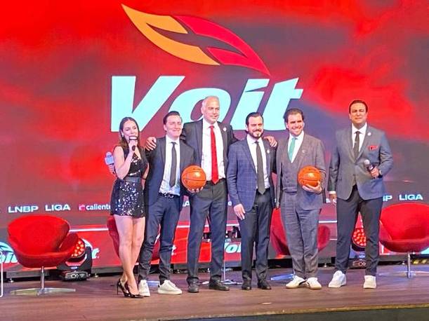 Dirigentes de la LNBP en la presentación del nuevo balón (Édgar Malagón)