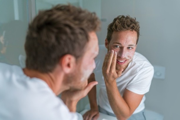 Recomendaciones para iniciar una rutina de skincare y evitar la presencia de acné