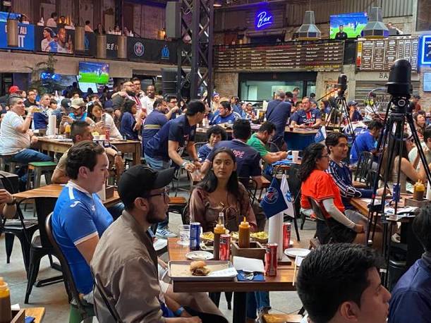 Aficionados en el Watch Party en CDMX (Édgar Malagón)