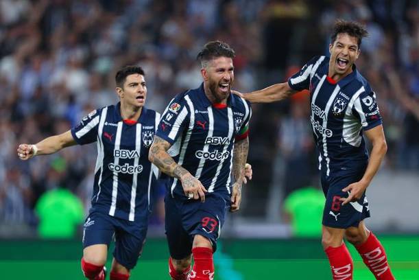 Sergio Ramos corre a festejar su primer gol con Monterrey (Imago7)