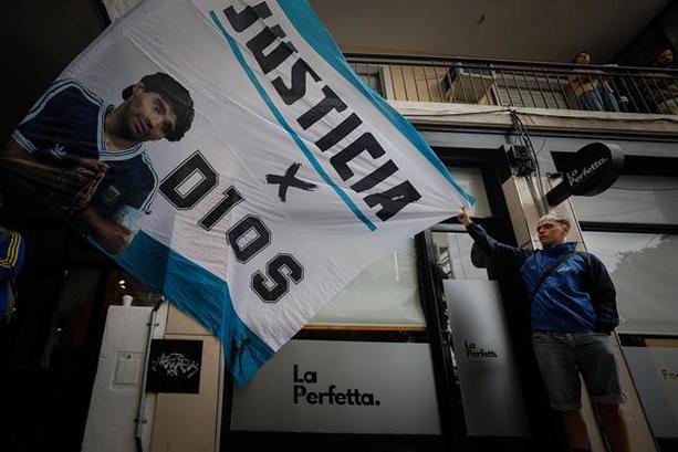 Aficionados piden justicia para Maradona (EFE)