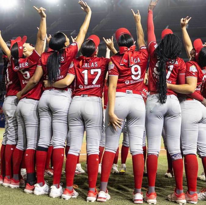 Diablos celebra en el Mobil Super (@DiablosFem)