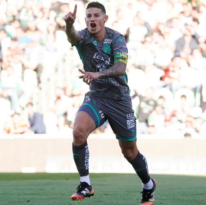 James Rodríguez con el León en el duelo ante Santos en el Clausura 2025 (Imago7)