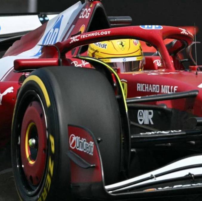 Lewis Hamilton triunfa en la carrera sprint del GP de China (AFP)