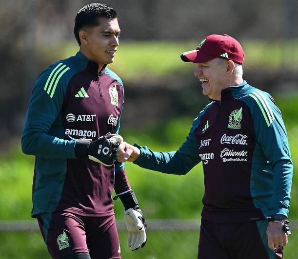 Tala Rangel con Javier Aguirre en un entrenamiento (Imago7)