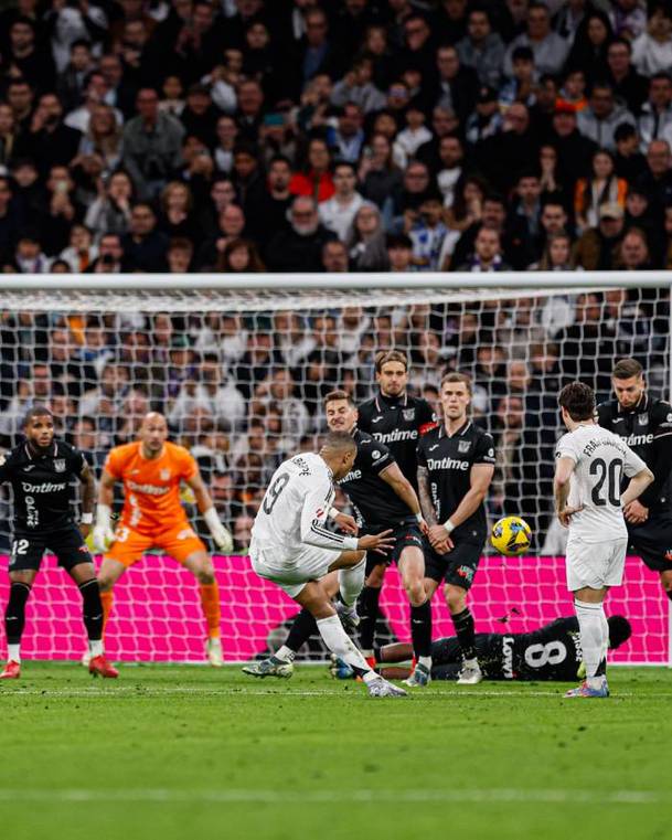 Mbappé cobra el tiro libre de la victoria ante Leganés (@RealMadrid)