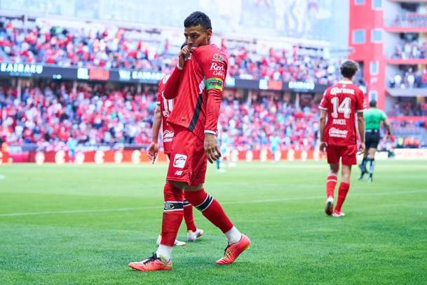 Vega celebra su golazo ante la afición (Mexsport)