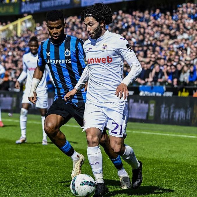 César "Chino" Huerta en el juego de este domingo entre Brujas y Anderlecht (AFP)