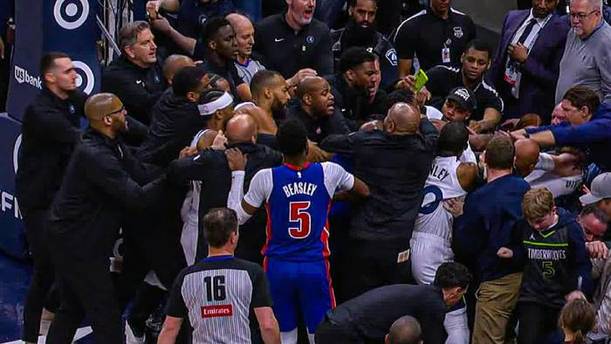 Vista general de la bronca entre Detroit y Minnesota en la NBA (Captura)