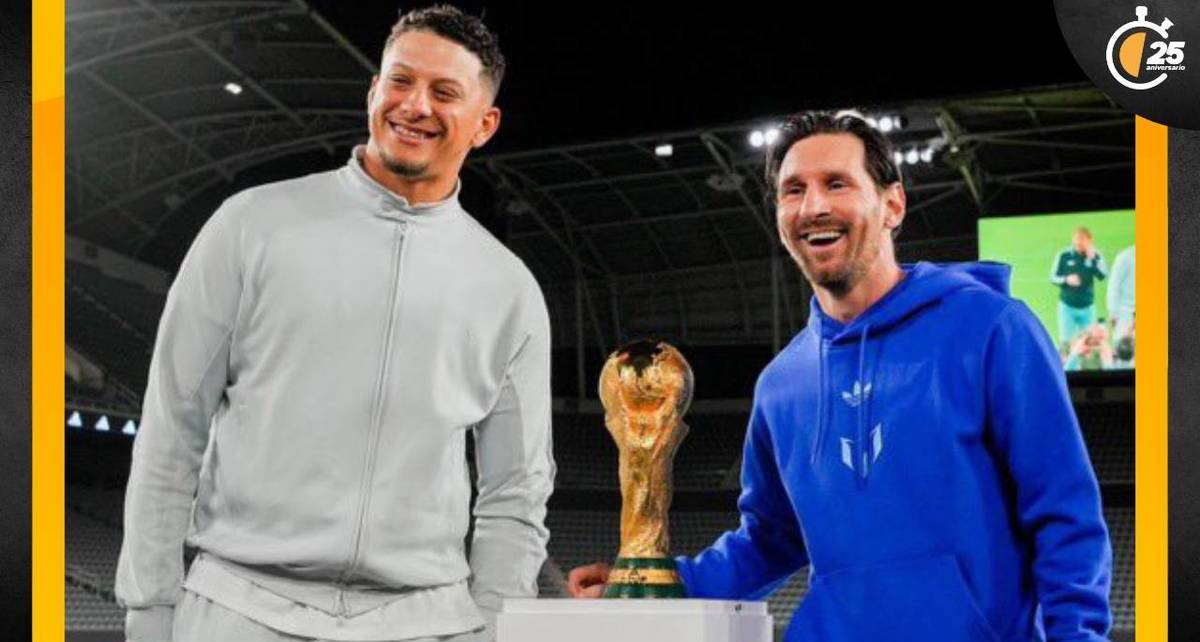 Mahomes y Messi posan con el trofeo del Mundial (@NFL)