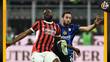 Pelea por el balón en el Milan vs Inter (AFP)