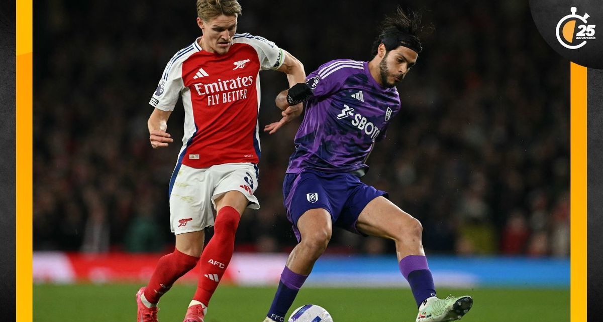 Raúl Jiménez en el duelo entre Fulham y Arsenal (AFP)