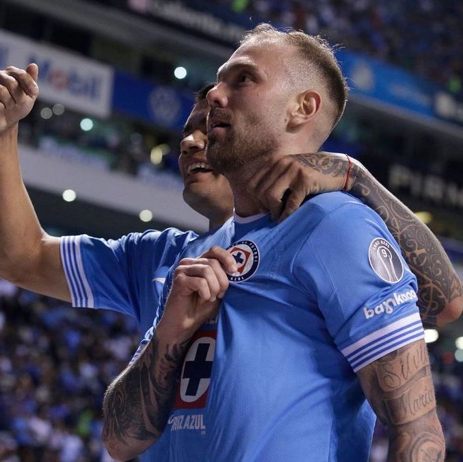 Cruz Azul, con doblete de Rotondi, venció a Pumas en Puebla (Imago7)