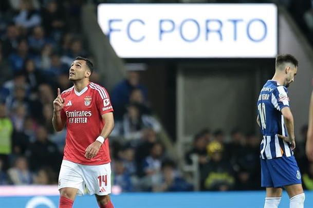 Pavlidis celebra un gol en el Porto vs. Benfica (EFE)