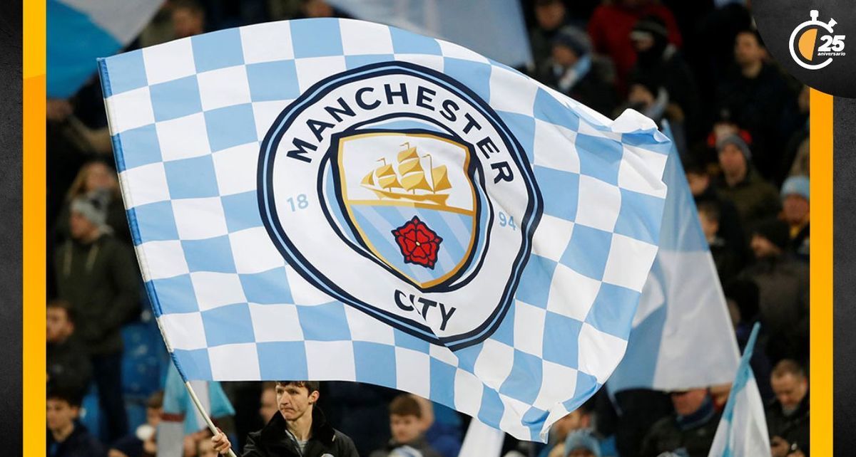 Bandera de Manchester City en el Etihad Stadium (Reuters)