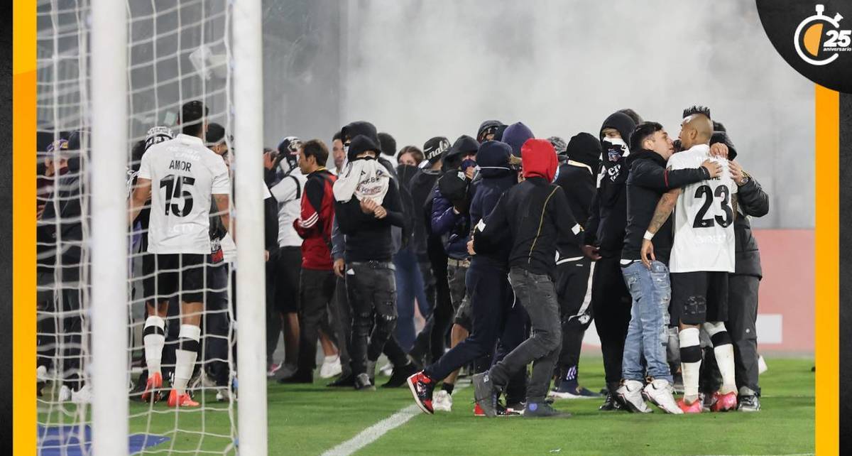 El encuentro entre Colo Colo y Fortaleza terminó siendo un caos (AFP)