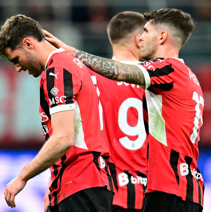Santiago Gimenez se lesionó ante Fiorentina. (Foto: Reuters)
