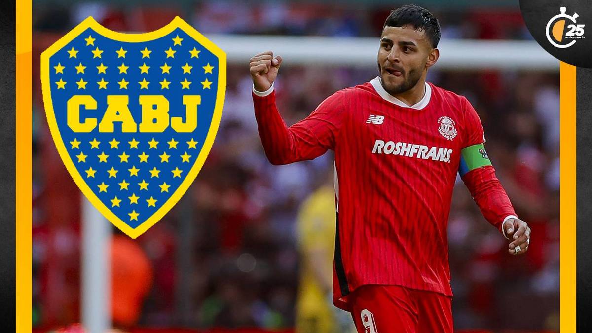 Alexis Vega recibe playera de Boca Juniors por parte del Toto Belmonte