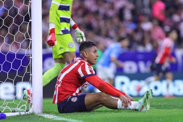 Luis Romo se lamenta en un juego de Chivas (Imago7)