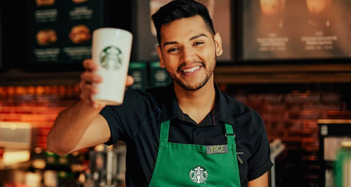 Los baristas de Starbucks deberán portar nuevos atuendos (Starbucks)