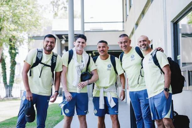 Parte de la expedición azulcrema a Monterrey (@ClubAmerica)